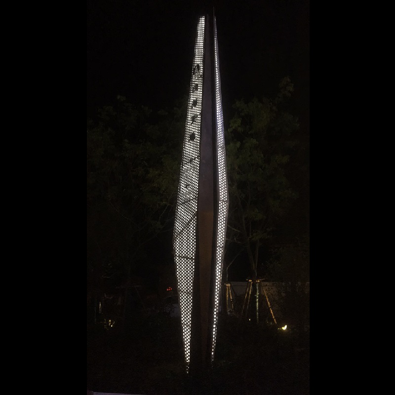 園林景觀(guān)拉絲不銹鋼雕塑工廠(chǎng)定制不銹鋼精神堡壘雕塑2