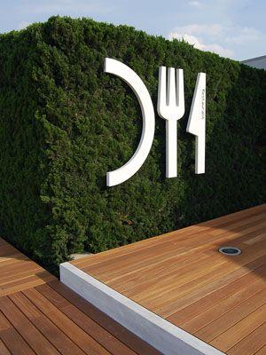 作為線(xiàn)下超級入口，店鋪標識主要性凸顯27