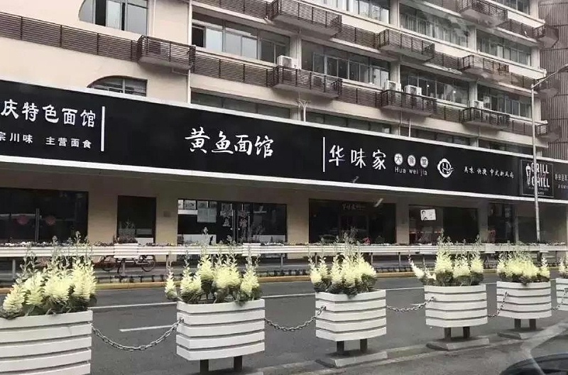 漫步街上，察覺(jué)商鋪標牌如法泡制，統一式商店廣告牌有須要嗎？2
