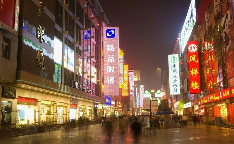 漫步街上，發(fā)掘店鋪廣告牌一成不變，統一式商鋪標識有需求嗎？7