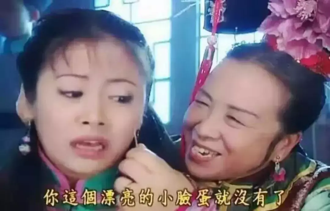 中國路邊的t型廣告牌，我能笑一年8