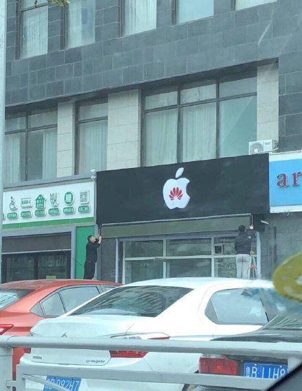 中國街頭跨街廣告牌有多野？瞅瞅這一些讓人笑掉大牙的品牌名10